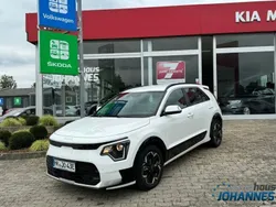 Schneeweiß Gebraucht 2024 Kia e-Niro 2 SUV | 29.990 € (Guter Preis)