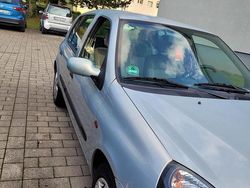 Silber Gebraucht 2002 Renault Clio II Kleinwagen | 1.700 €