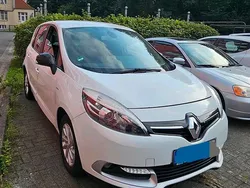 Weiß Gebraucht 2016 Renault Scénic III LIMITED Van / Kleinbus | 9.100 € (Fairer Preis)