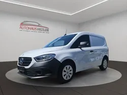 Weiss Gebraucht 2023 Mercedes Citan 112 Van / Kleinbus | 23.562 € (Fairer Preis)