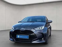 Grau Gebraucht 2023 Toyota Yaris Team Limousine | 21.980 € (Fairer Preis)