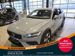 Grau Gebraucht 2023 Volvo V60 CC Plus Kombi | 35.850 € (Fairer Preis)