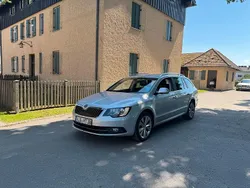 Silber Gebraucht 2014 Skoda Superb Kombi | 9.899 € (Fairer Preis)