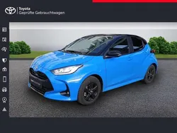 Neptune blue metallic, dach schwarz Gebraucht 2024 Toyota Yaris Hybrid Edition Kleinwagen | 26.380 € (Fairer Preis)