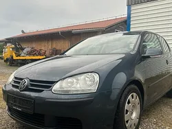 Blau Gebraucht 2004 VW Golf V Limousine | 2.200 € (Guter Preis)