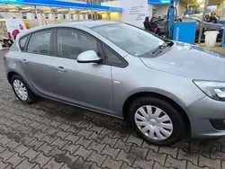 Grau Gebraucht 2015 Opel Astra Selection Kleinwagen | 5.900 € (Superpreis)
