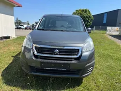 Grau Gebraucht 2015 Peugeot Partner Tepee Active Van / Kleinbus | 6.990 € (Guter Preis)