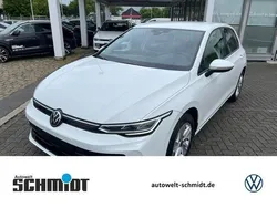 Pure white Gebraucht 2024 VW Golf VIII Life Limousine | 21.994 € (Superpreis)