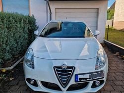 Weiß Gebraucht 2014 Alfa Romeo Giulietta Limousine | 6.500 € (Guter Preis)
