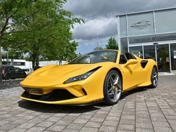 Gelb Gebraucht 2023 Ferrari F8 Cabrio | 389.000 € (Teuer)