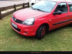 Rot Gebraucht 2011 Renault Clio II Kleinwagen | 2.050 €