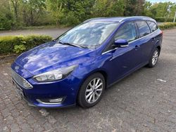 Blau Gebraucht 2015 Ford Focus Titanium Limousine | 4.190 € (Guter Preis)
