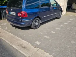 Blau Gebraucht 2004 VW Sharan Van / Kleinbus | 2.250 € (Teuer)