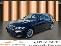 Schwarz black sapphire (metallic) Gebraucht 2024 BMW 330 Comfort Edition Kombi | 39.980 € (Fairer Preis)