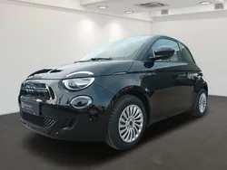 Schwarz Gebraucht 2023 Fiat 500e Action Limousine | 17.990 € (Etwas zu teuer)