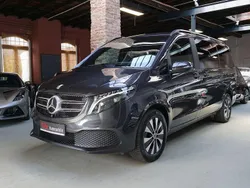 Grau Gebraucht 2024 Mercedes V300 Van / Kleinbus | 65.800 € (Fairer Preis)