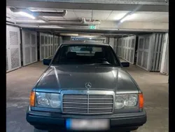 Grau Gebraucht 1989 Mercedes E250 Limousine | 4.000 €