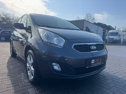 Grau Gebraucht 2014 Kia Venga FIFA World Cup Edition Kleinwagen | 6.900 € (Fairer Preis)