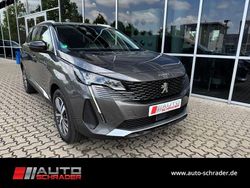 Grau Gebraucht 2023 Peugeot 5008 Allure Van / Kleinbus | 30.980 € (Teuer)