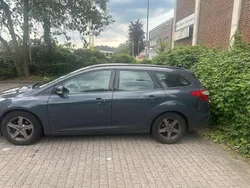 Grau Gebraucht 2013 Ford Focus Limousine | 3.500 € (Superpreis)