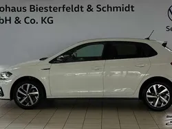 Pure white (metallic) Gebraucht 2021 VW Polo R-line Kleinwagen | 19.990 € (Fairer Preis)