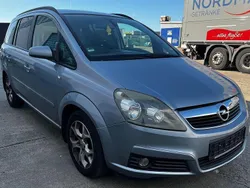Grau Gebraucht 2005 Opel Zafira Van / Kleinbus | 2.890 € (Fairer Preis)