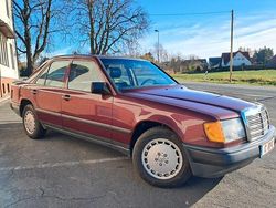 Rot Gebraucht 1987 Mercedes 300 Limousine | 14.900 €