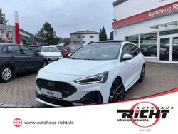 Frostweiß Gebraucht 2025 Ford Focus ST Kombi | 35.780 € (Superpreis)