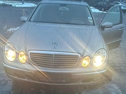 Gold Gebraucht 2005 Mercedes E350 Limousine | 5.900 €