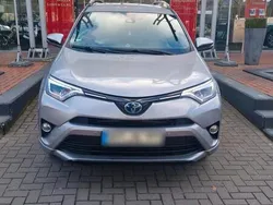 Grau Gebraucht 2016 Toyota RAV4 Hybrid Executive SUV | 21.200 € (Fairer Preis)