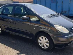 Grün Gebraucht 2004 Citroën Xsara Picasso Exclusive Van / Kleinbus | 1.750 € (Teuer)