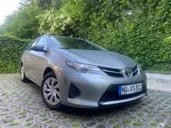 Silber Gebraucht 2014 Toyota Auris Touring Sports Kombi | 7.500 € (Guter Preis)