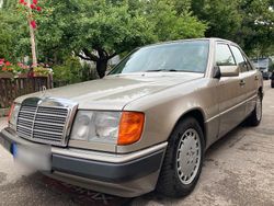 Silber Gebraucht 1992 Mercedes E260 Limousine | 5.000 €