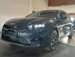 Grau Neu 2025 Kia Ceed Vision Limousine | 25.499 € (Etwas zu teuer)