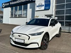 Weiß Gebraucht 2021 Ford Mustang Mach-E SUV | 30.400 € (Fairer Preis)