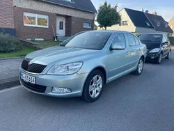 Arcticgr}n metallic Gebraucht 2009 Skoda Octavia Kleinwagen | 4.900 € (Fairer Preis)