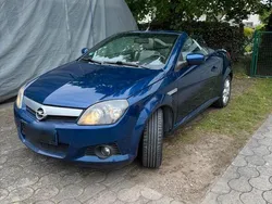 Blau Gebraucht 2005 Opel Tigra Cabrio | 1.250 € (Guter Preis)