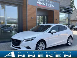 Weiß Gebraucht 2018 Mazda 3 Sports-Line Limousine | 14.950 € (Fairer Preis)