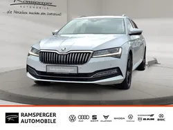 Weiß (moonweiß perleffekt) Gebraucht 2022 Skoda Superb Style Kombi | 26.490 € (Fairer Preis)