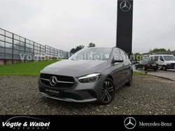 Grau Gebraucht 2023 Mercedes B180 Advanced Van / Kleinbus | 31.780 € (Fairer Preis)