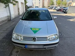 Silber Gebraucht 1998 VW Golf IV Kleinwagen | 800 €