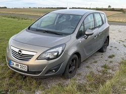 Braun Gebraucht 2012 Opel Meriva Design Edition Van / Kleinbus | 2.900 € (Guter Preis)