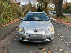 Grau Gebraucht 2004 Toyota Avensis Kombi | 1.850 € (Fairer Preis)