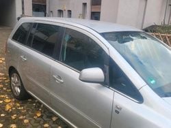 Silber Gebraucht 2011 Opel Zafira Van / Kleinbus | 2.500 € (Guter Preis)
