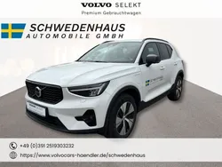 Weiß Gebraucht 2023 Volvo XC40 Plus SUV | 43.900 € (Etwas zu teuer)