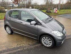 Grau Gebraucht 2011 Mercedes A160 Elegance Van / Kleinbus | 6.800 € (Fairer Preis)