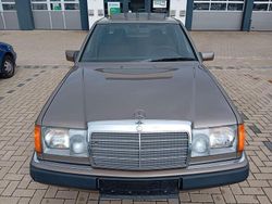 Braun Gebraucht 1990 Mercedes 250 Limousine | 7.700 €