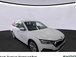 Weiß Gebraucht 2023 Skoda Octavia Style Kombi | 23.991 € (Guter Preis)