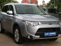 Silber Gebraucht 2015 Mitsubishi Outlander Diamant Edition SUV | 14.900 € (Teuer)