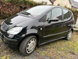 Schwarz Gebraucht 2000 Mercedes A140 Kleinwagen | 599 €